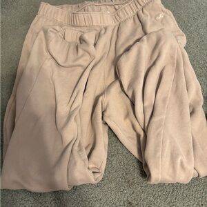 Hollister Women's Soft Pink Cropped Pants